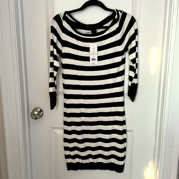 Dresses & Skirts - White dark grey long sleeve winter sweater dress! NEW! French Connection Sz 8